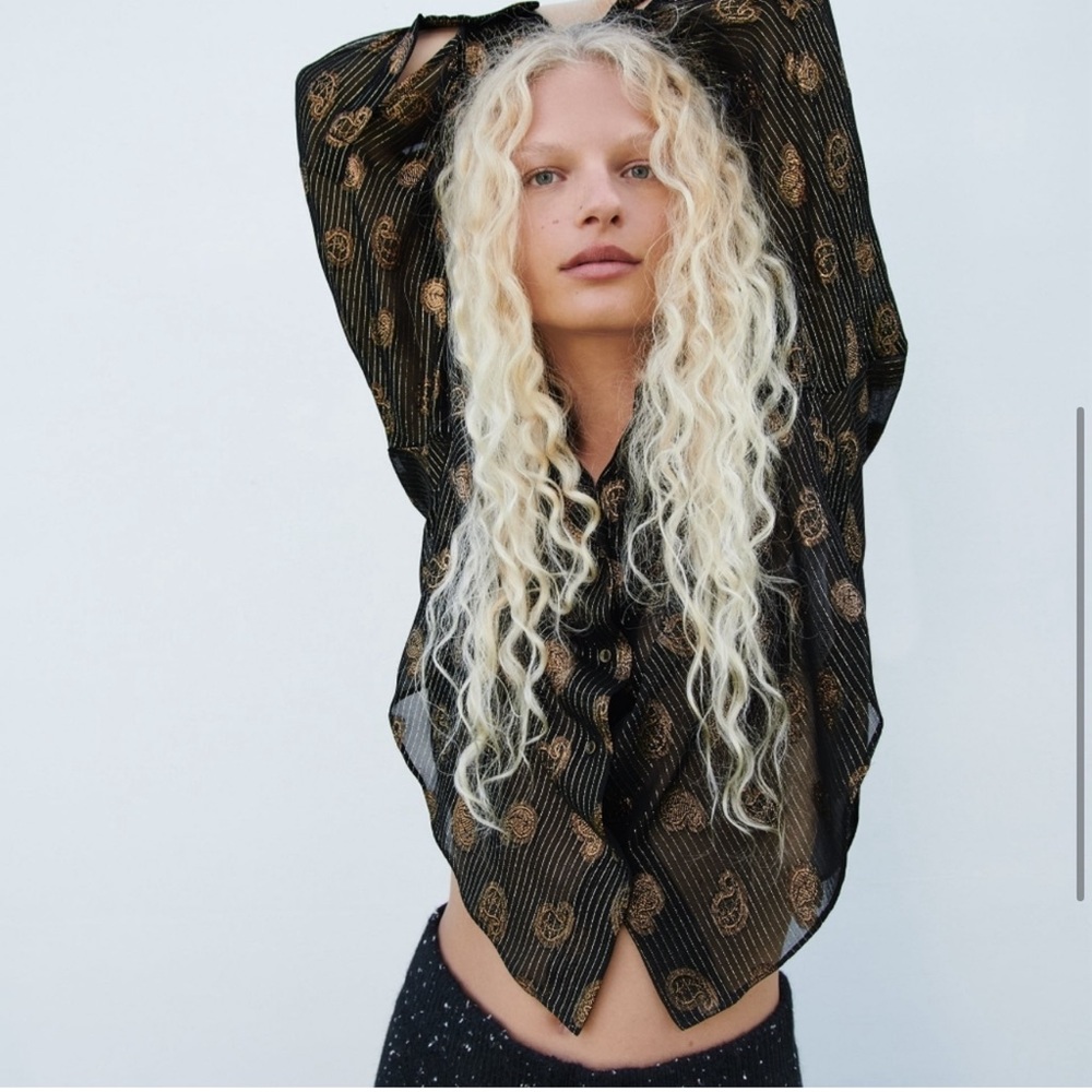 ZARA Gorgeous, Shimmering, Black & Gold Paisley Top with Collar & Cuffs🔥🔥🔥 - Picture 4 of 8